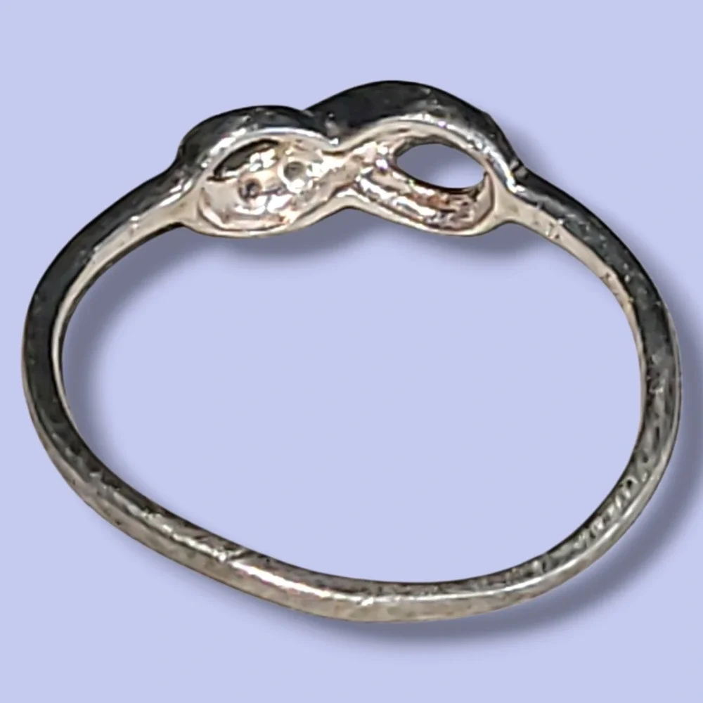 Vintage Sterling Silver 925 Infinity Ring Tiny Crystal Accents Size 7.5 1.16g